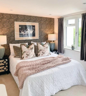 Host & Stay - The Charles Street House